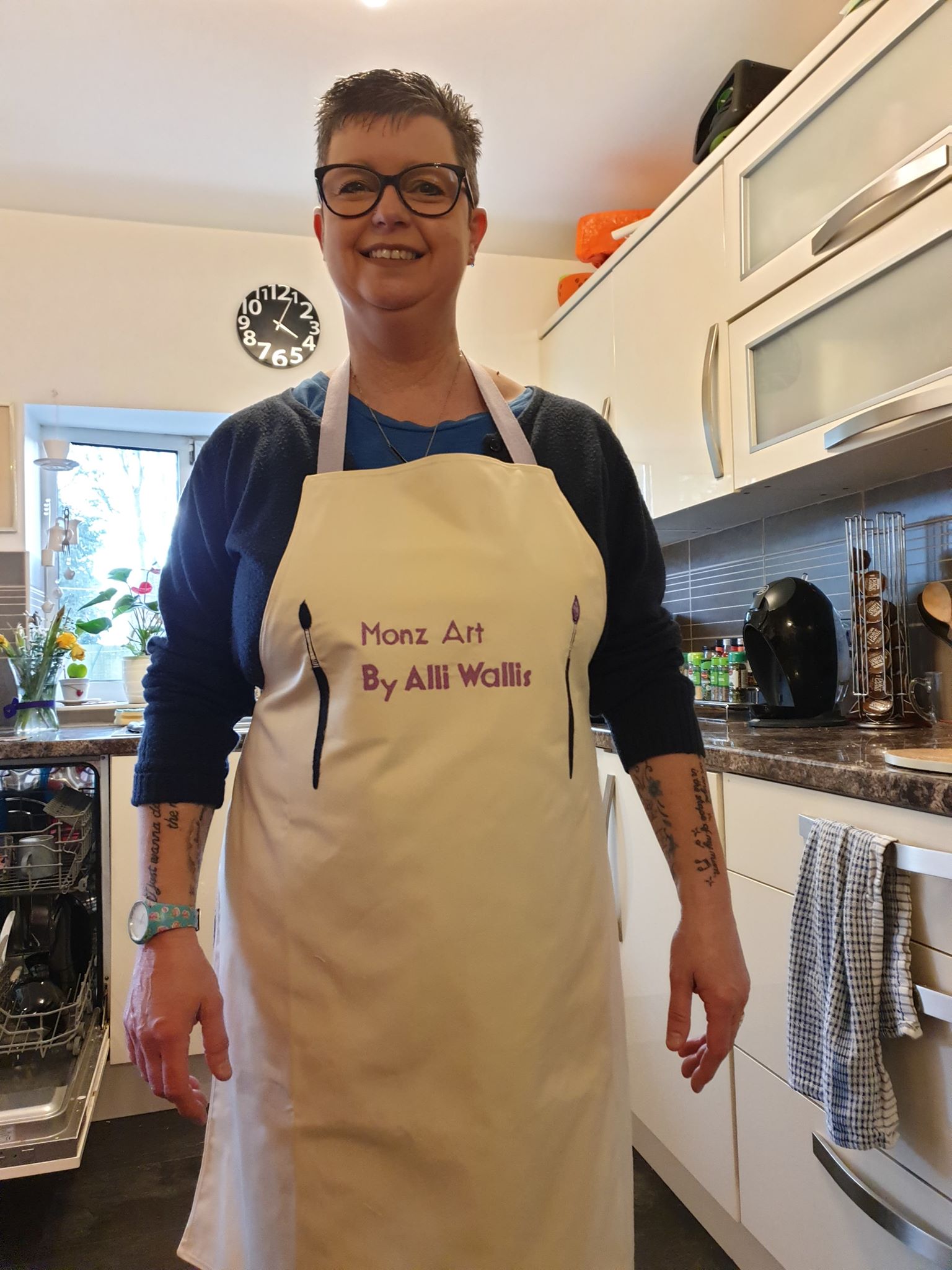 Alli Wallis, artist from the UK - Craft Resin UK