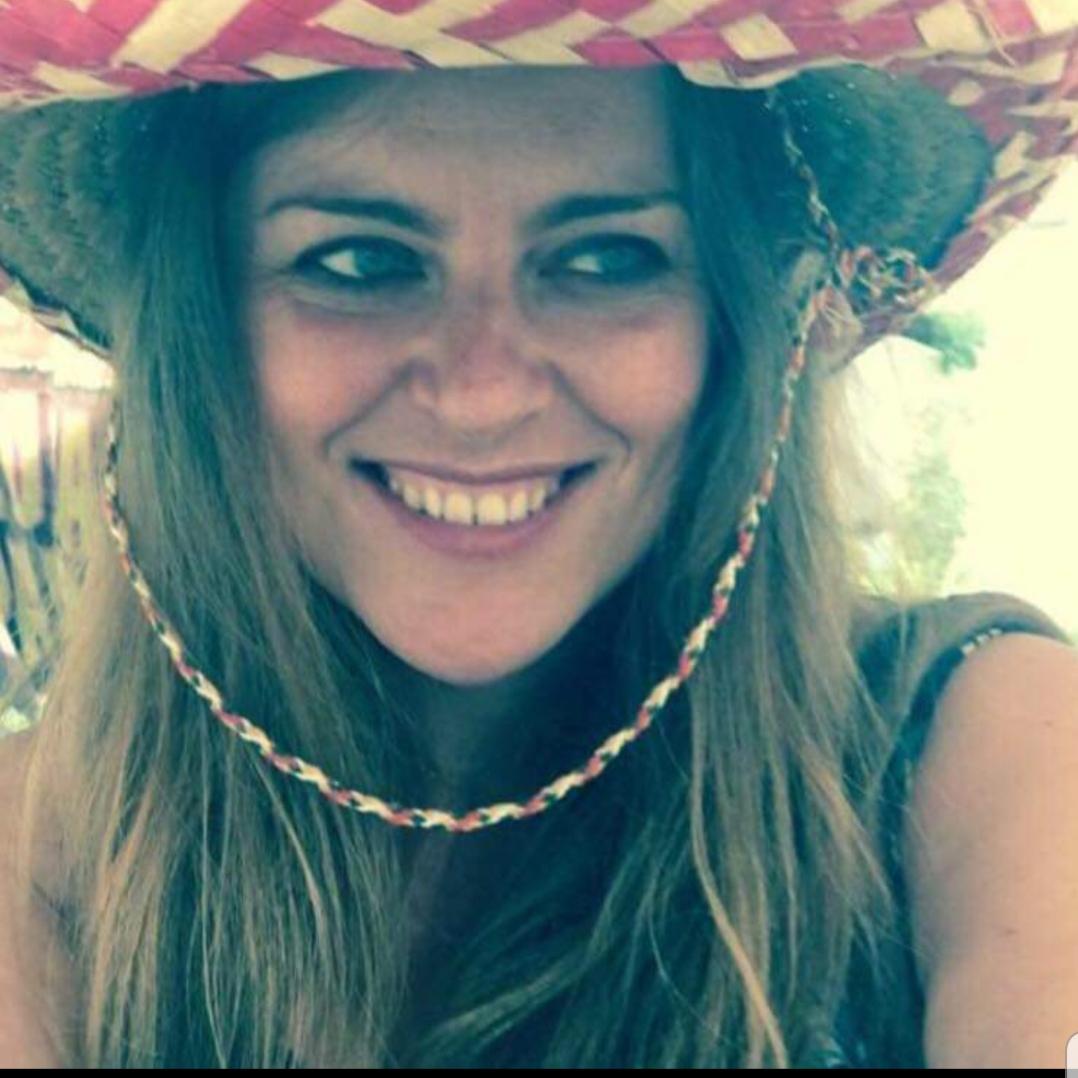 Claire Burgess, artist from the UK - Craft Resin UK