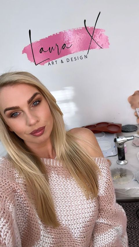 Laura Cross, Resin Artist - @laura.cross.art - Craft Resin UK