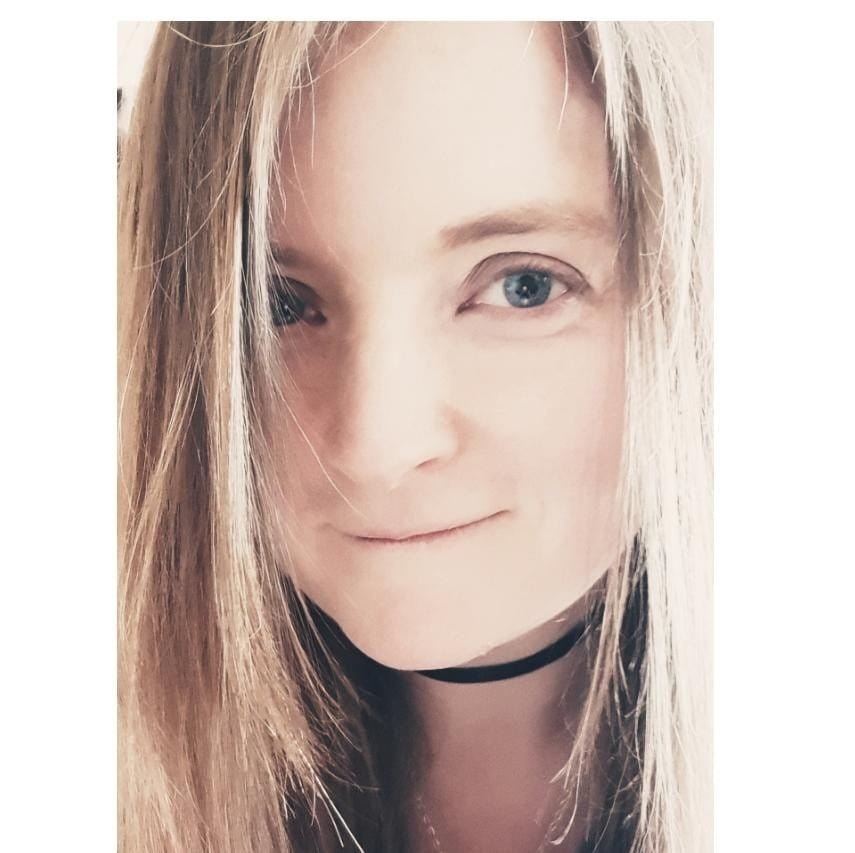 Michelle Sheppard, artist from the UK - Craft Resin UK