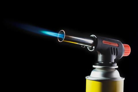 Using A Heat Torch On Your Resin Projects To Get Rid Of Bubbles: - Craft Resin UK