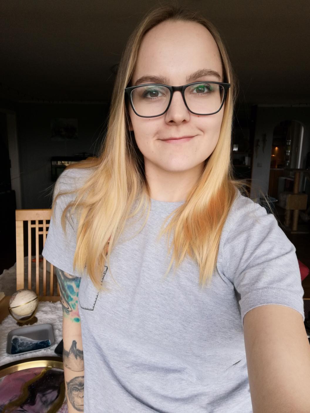 Vera Schilling, artist from Germany - Craft Resin UK