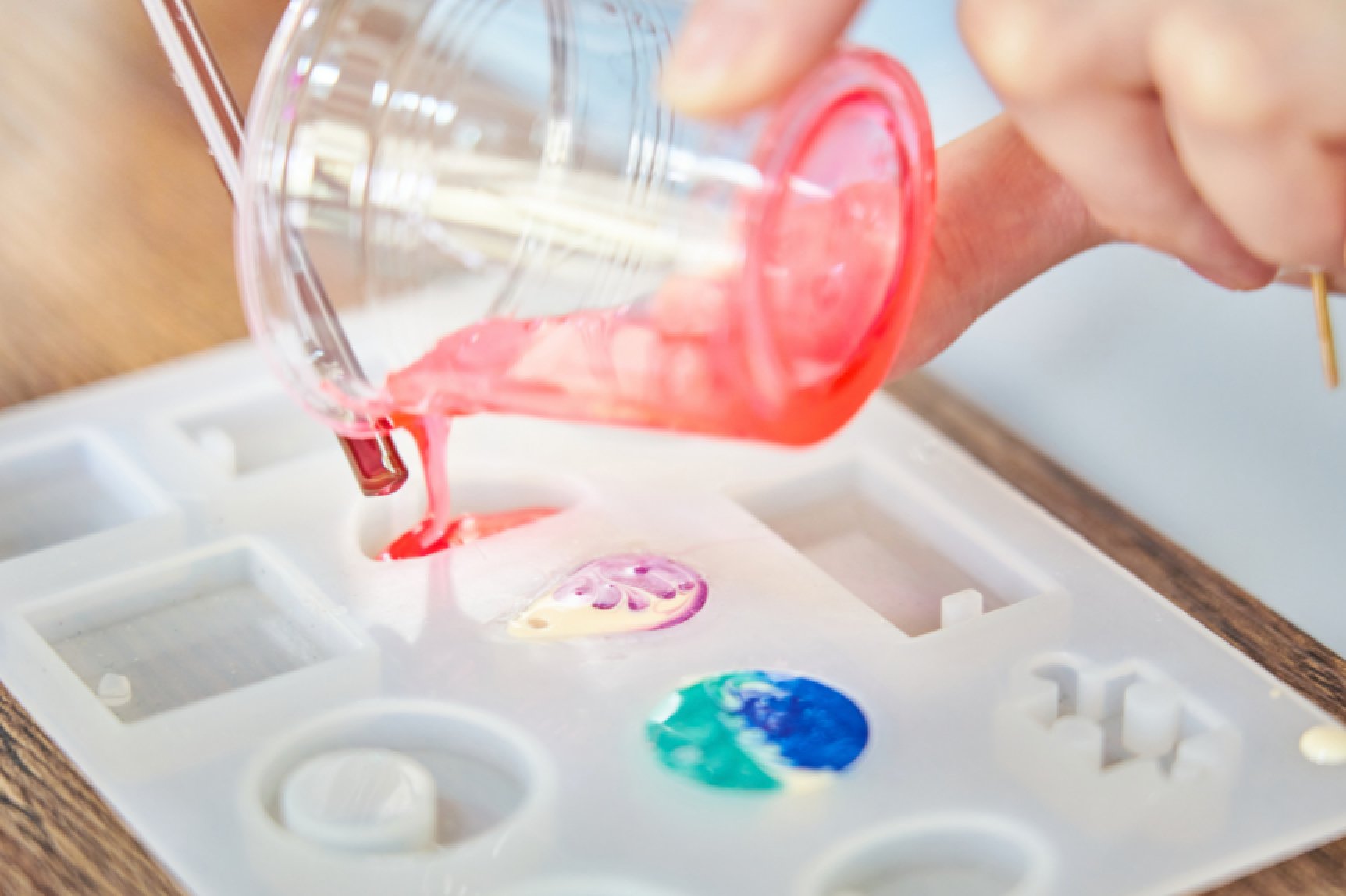 What Mold Do I need For Casting Epoxy Resin? - Craft Resin UK