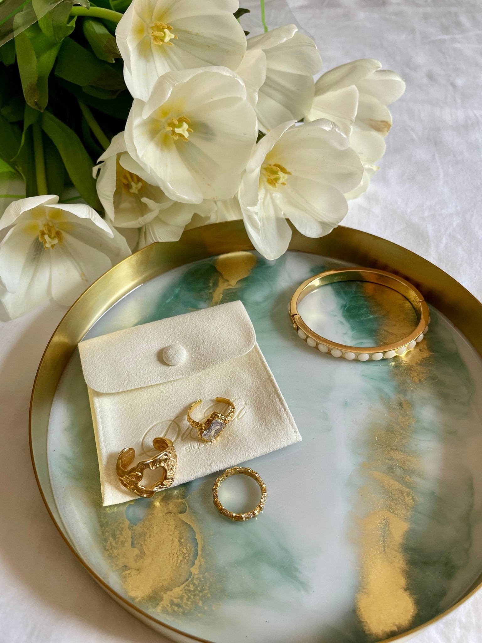 Xhoana, Resin Artist @eleve.studios - Craft Resin UK