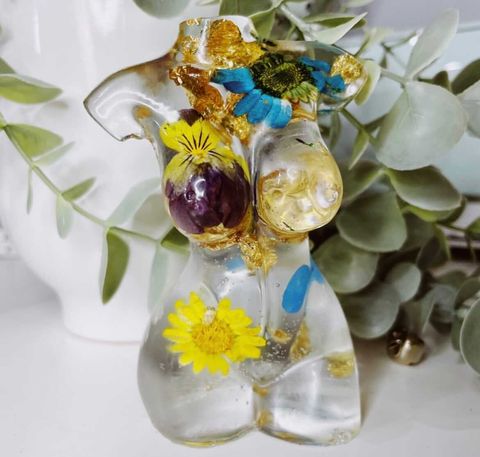How To cast flowers in Epoxy Resin: - Craft Resin
